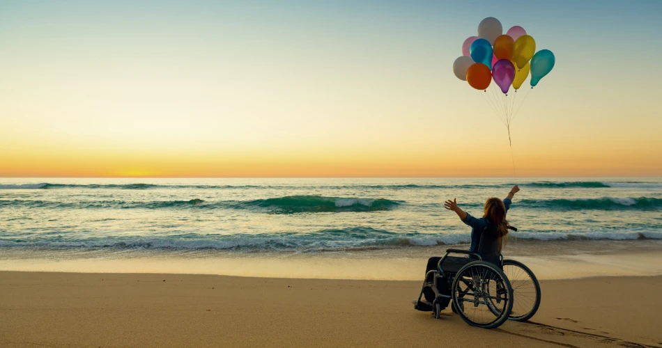 朱虎海滩的傍晚。街头美食，日落和漫步