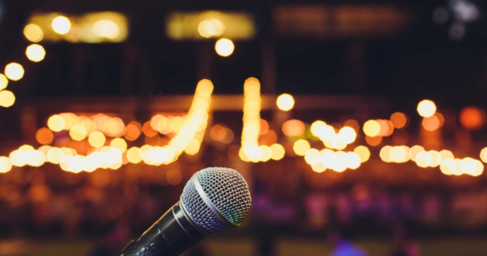 Noches de Comedia y Micrófono Abierto en Mumbai. Donde vive la risa.
